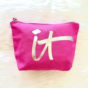 IT COSMETICS BAG